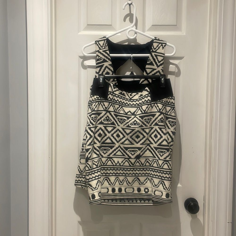 A Pea in the Pod Aztec print 2-piece maternity skirt set SZ S/M